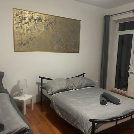 Appartement Plaza De Luxe à Bratislava Extérieur photo